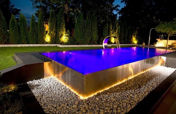 Abitudine all'aperto di Lux Relax della villa dello stagno della struttura di acciaio inossidabile sopra lo stagno a terra