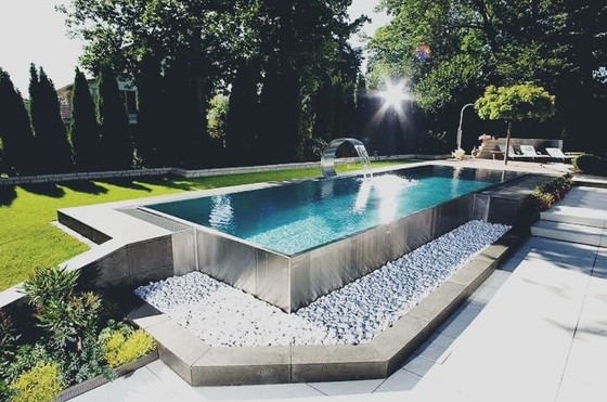 Abitudine all'aperto di Lux Relax della villa dello stagno della struttura di acciaio inossidabile sopra lo stagno a terra