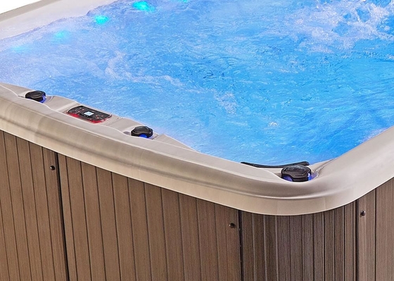 Vasca calda della vetroresina di idroterapia sopra la piscina prefabbricata della stazione termale a terra di nuotata