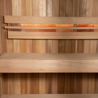 Chiara cabina tradizionale dell'interno di sauna della stanza di sauna della persona della cicuta 4-6