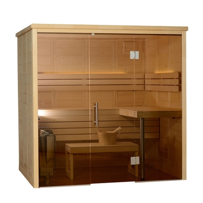 Stanza asciutta tradizionale di sauna della persona dell'interno attillata 3-4 con le pietre di sauna